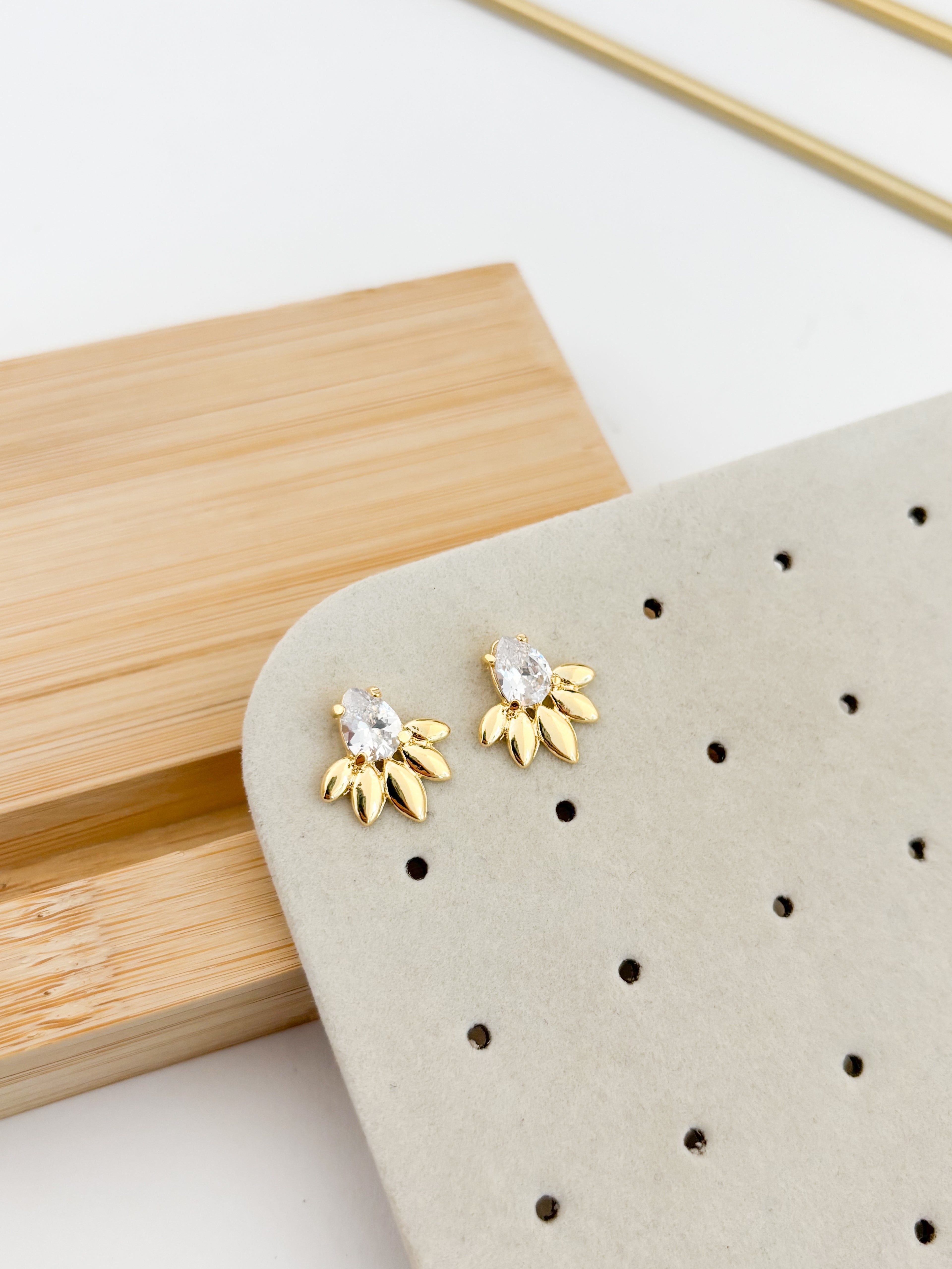 Brinco Flor e Zircônia