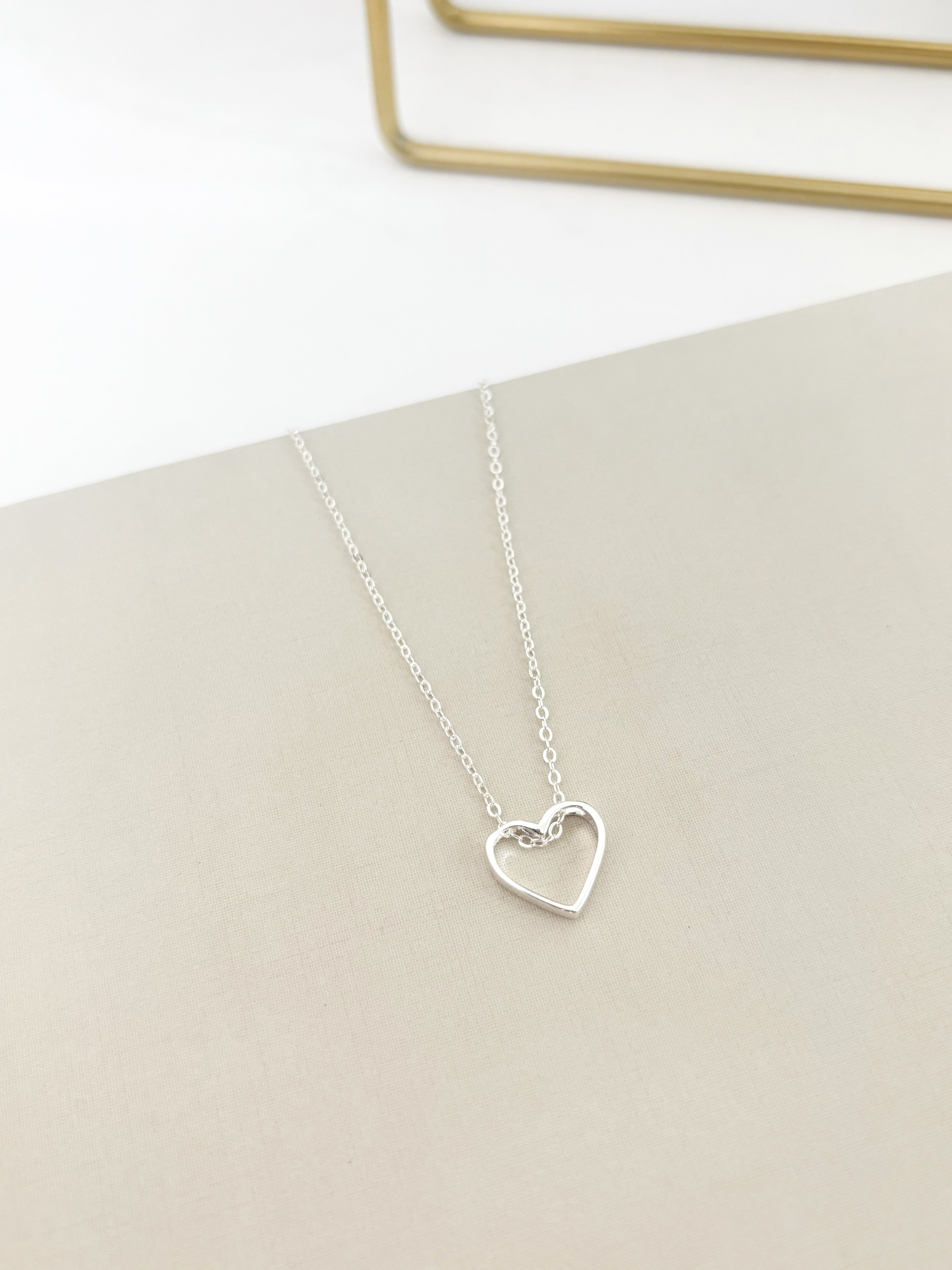 Colar Coração Vazado